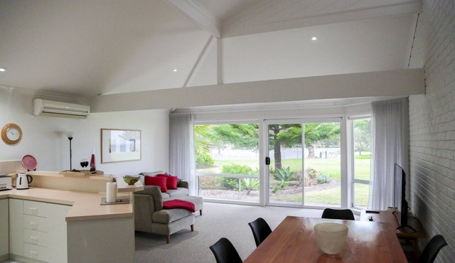 Surfleet Holiday Unit~ the place that offers a little ‘beach-side’ getaway.