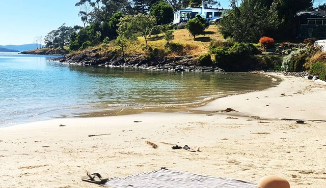 Surveyors Cottage - a quiet retreat by the sea