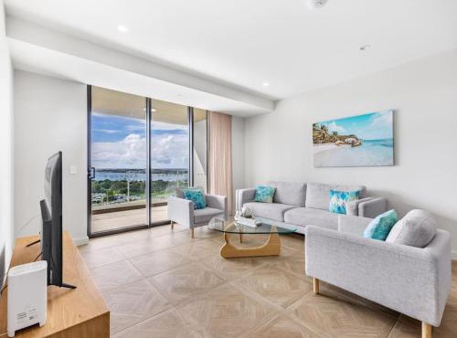 Sweeping Ocean view Apt w Carpark and rooftop pool