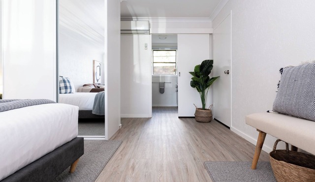 Sweet Escape: Studio with Parking & WiFi