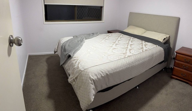 t Quiet cozy room by the beach R2