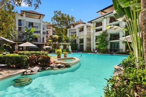 Temple 121 Modern Spacious Palm Cove 2 Brm 2 Bth Resort Apartment With Courtyard