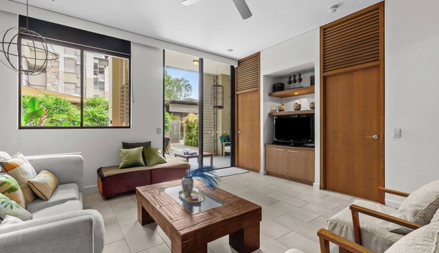 Temple 121 Palm Cove - Courtyard apartment within luxury resort