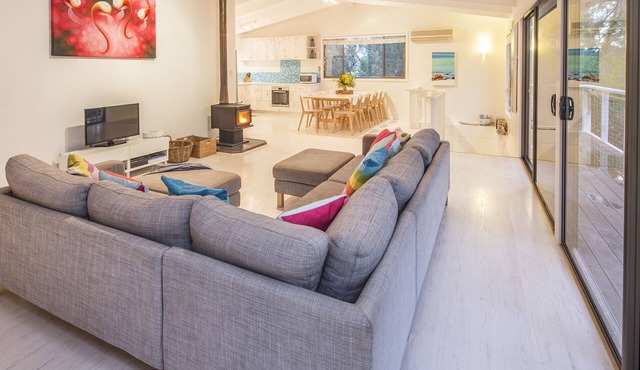 The Beach House - family and pet friendly