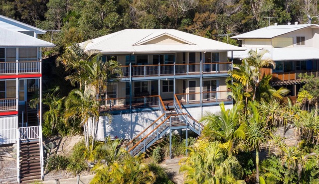 The Beachaus - Spacious Beachfront Holiday Home