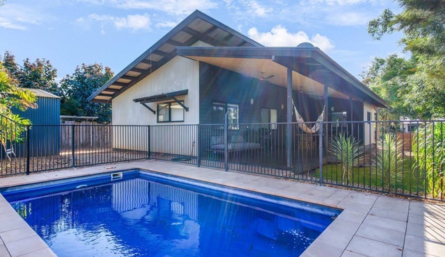 The Beachwood Nest - Holiday Home with coastal vibe and below ground pool