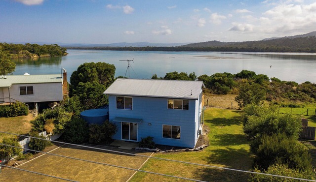 The Blue House - Freycinet Holiday Houses