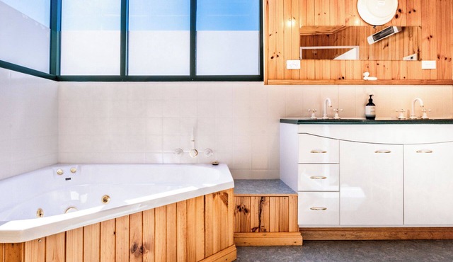 The Boathouse - Freycinet Holiday Houses