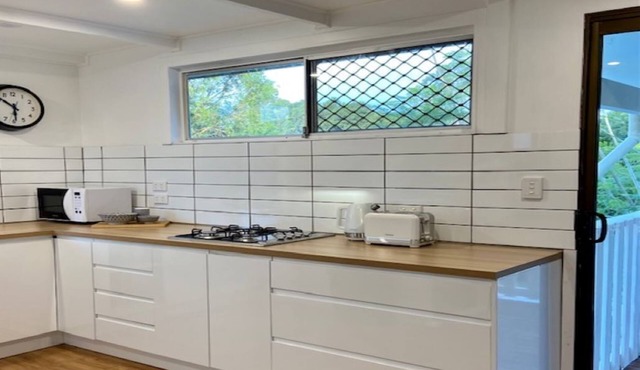 The Cabin on acreage, 20 minutes to Sunshine Coast shops and beaches