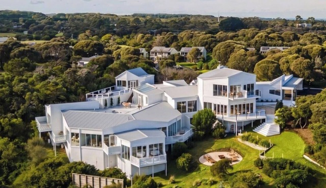 The Cape Retreat with stunning views
