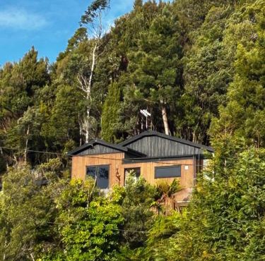 The Cozy Cottage-With elevated views