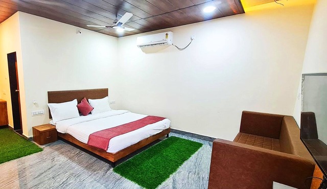 The Crystal Woods Resort in Mendarda