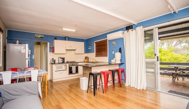 The Gee Beach House, Guilderton