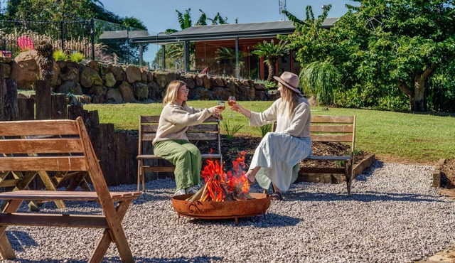 The Hideaway - Chic Farmhouse, 15min to Beaches