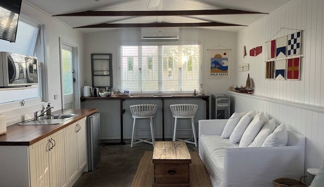 The Hangar is a studio space, conveniently located near Bilinga Beach