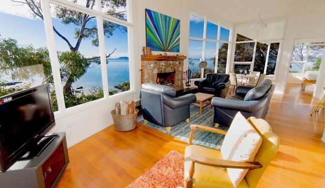 The Hideaway at Swansea - absolute beachfront