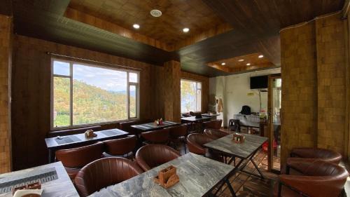 The Himalayan Kitchen Narkanda - Cafe & Rooms