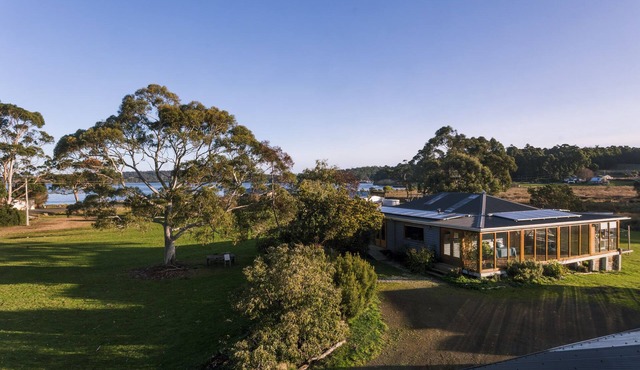 The Jetty House Cottage - a Cabin by the sea