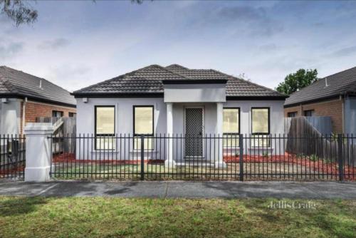 The Lakes Homestead - Shared House