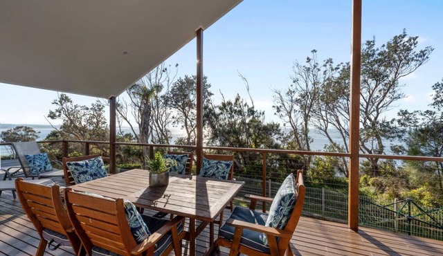 The Lighthouse Mollymook - 4BR/Pets/Beach
