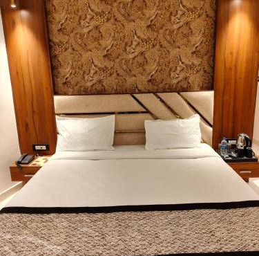 The Monark Inn