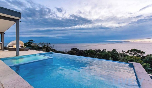 The Ocean's Edge, Luxury Entertainer with Views