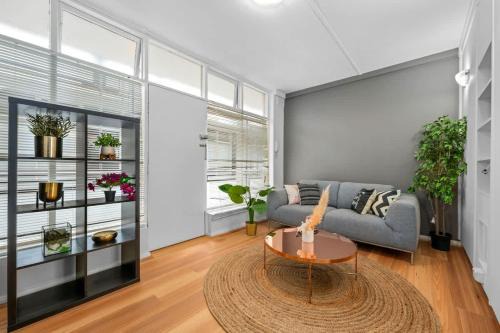 The Perfect St Kilda Summer Base Next to Beach
