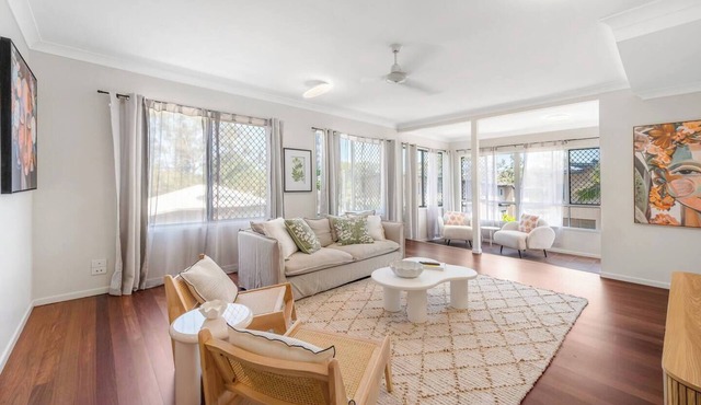 The Queenslander - Stone's Throw from City Centre and Gladstone Hospital