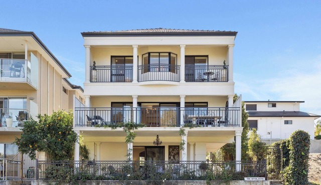 The Residence on Swan – Absolute Riverfront Family Luxury with City Views