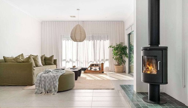 The Retreat - Pool Table, Cosy Fire, Wineries