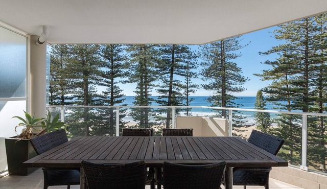 "The Royale" Prime Manly Beachfront w Parking