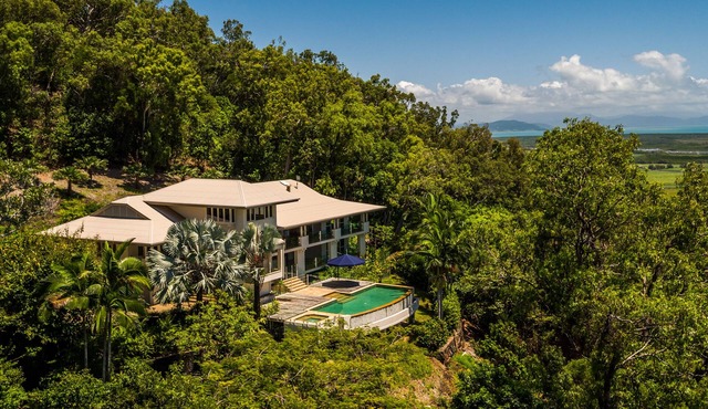 The Sanctuary Port Douglas - 6 bedrooms with ensuites & panoramic views!