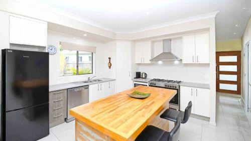 The Seahaven - Modern 5 Bedroom Family Home Close to Beach