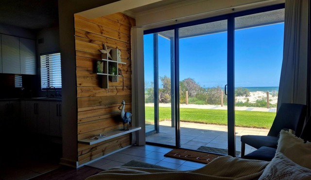 The Seaview at Semaphore Park Beachfront - Unwind at this peaceful getaway.