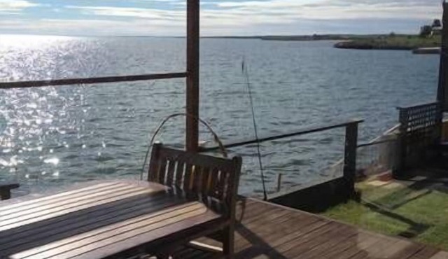 The Shack - Absolute waterfront