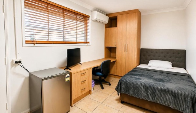 The Studio on Morden - Private Ensuite