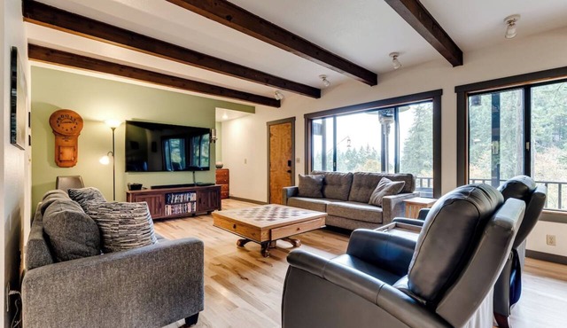 The Tranquil Treehouse in Eugene