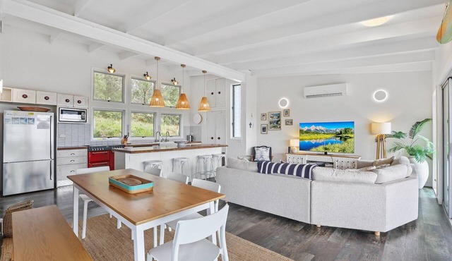 The Ultimate Modern Straddie Beach House