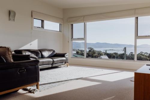 The Watch House - Panoramic Views of Bicheno Ocean