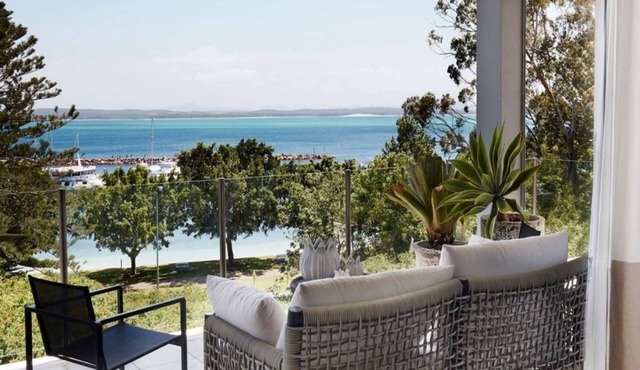 The Waterview, 2 76 Magnus St - complete style, comfort, luxury and spectacular waterviews