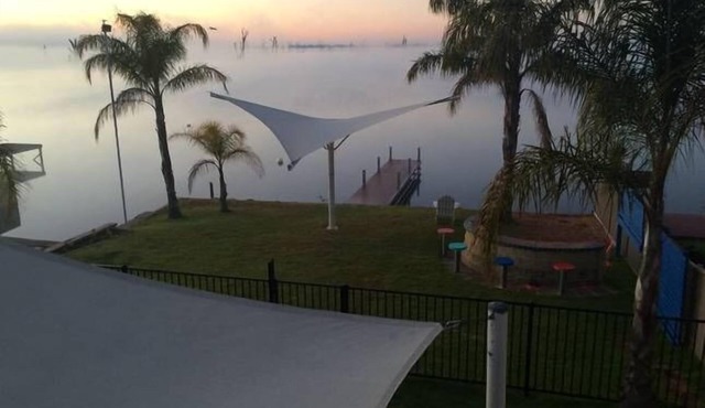The White House on Lake Mulwala