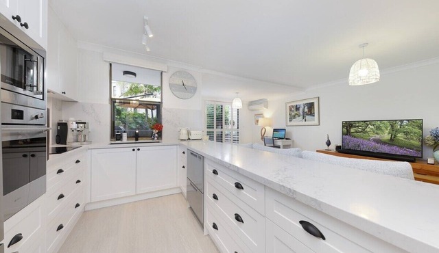 This apartment is a 2 bedroom(s), 2 bathrooms, located in Coogee, NSW.