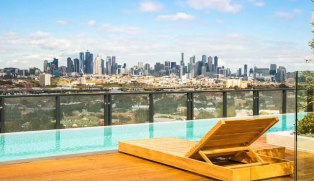 This apartment is a 1 bedroom(s), 1 bathrooms, located in Flemington, VIC.