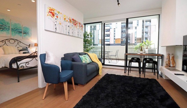 This lovely modern apartment in the prime location of South Yarra