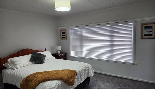 Three 64 - Close to shops, park and cafe's in Napier