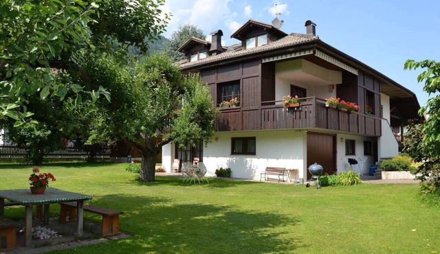 Three-room apartment on the top floor of a villa in Monclassico