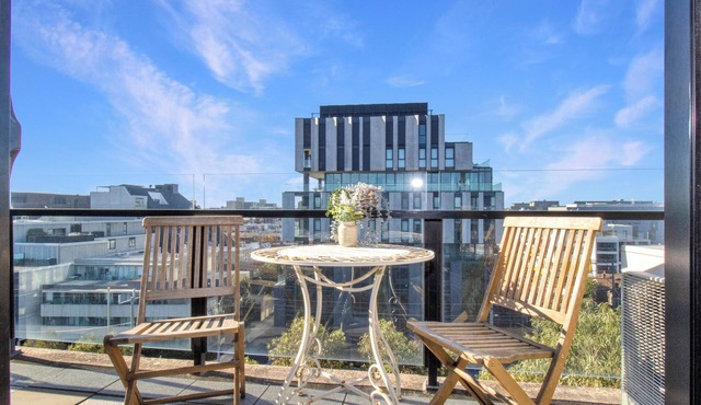 Top-Floor Apartment with Balcony - High Street