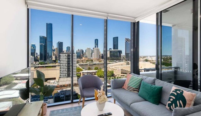 Top Location Convenient City View Modern Living
