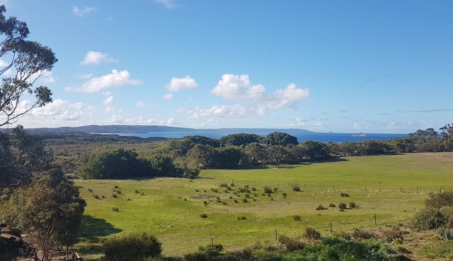 Torbay Seaview – Enjoy Oceanview’s from the spa bath
