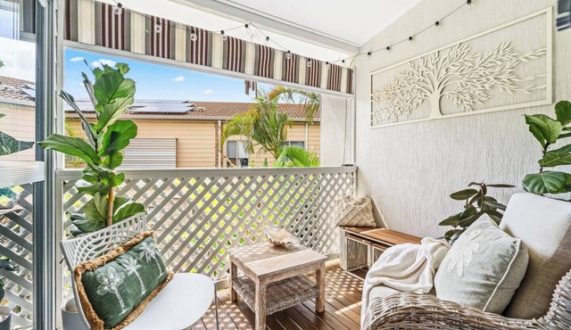 Torquay Boutique Steps to the Beach Dining and Bars